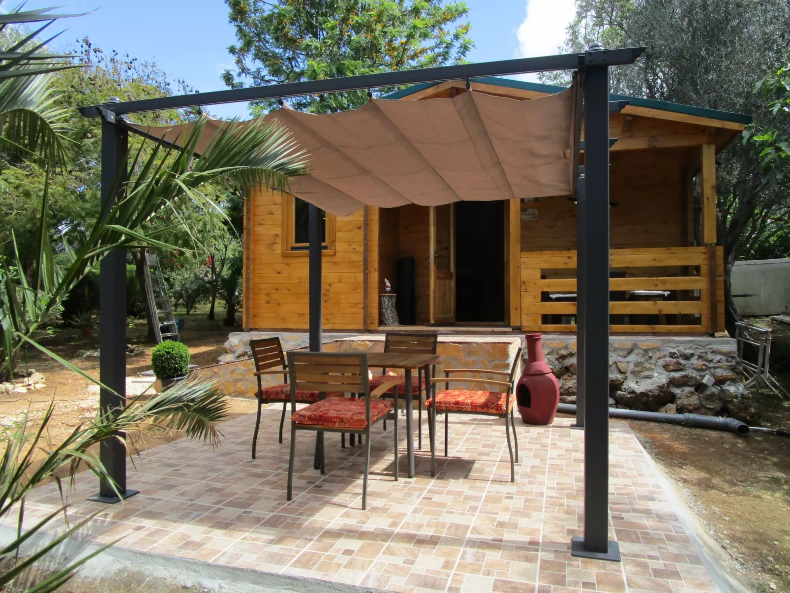 Mit Terrasse und Gemeinschaftspool-Buiten