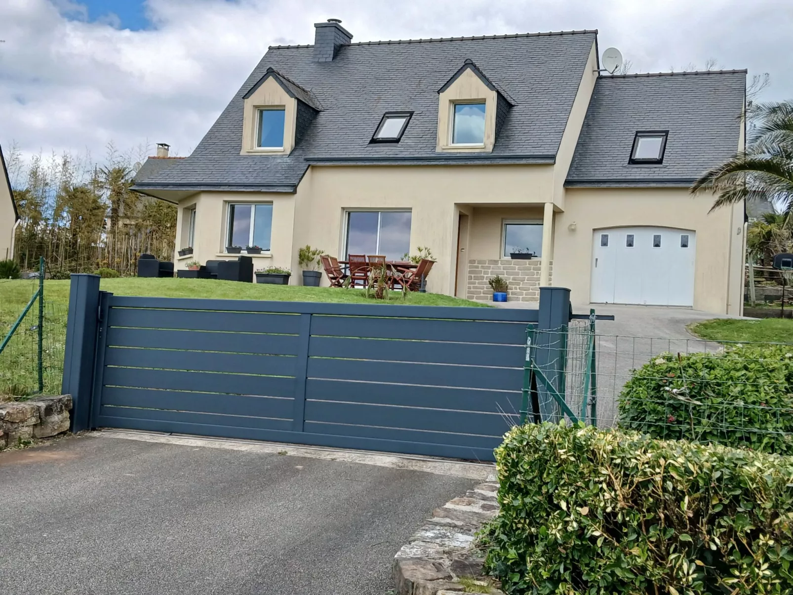 Haus mit Garten und herrlichem Meerblick-Buiten