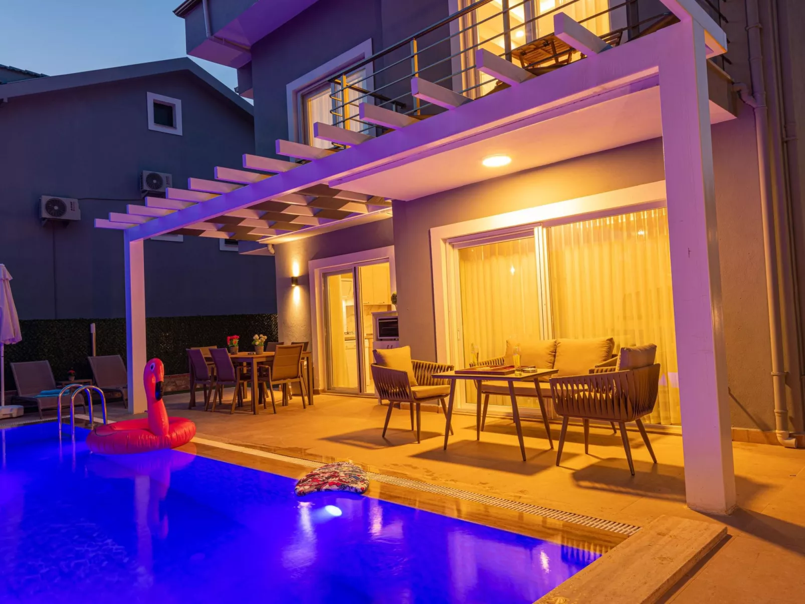 Große für Villa bis zu 9 Personen-Buiten