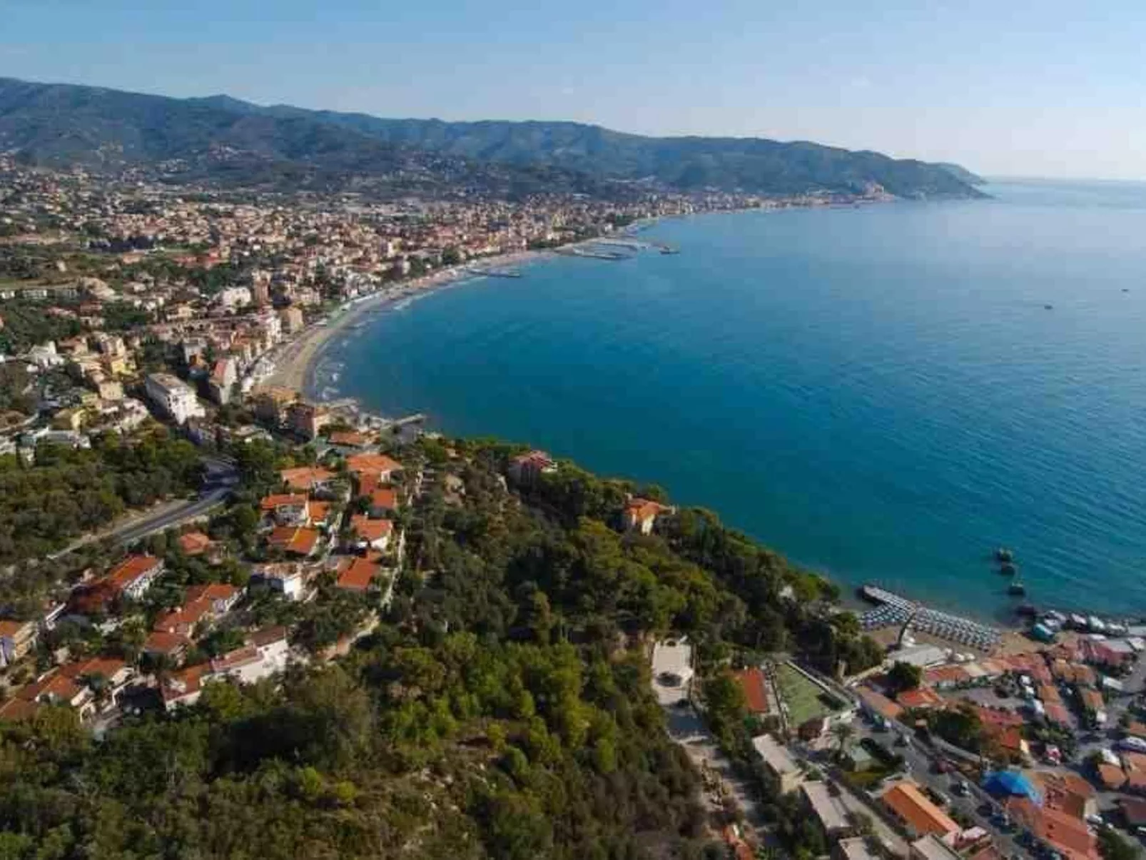 Charmantes Appartment in Diano San Pietro-Buiten