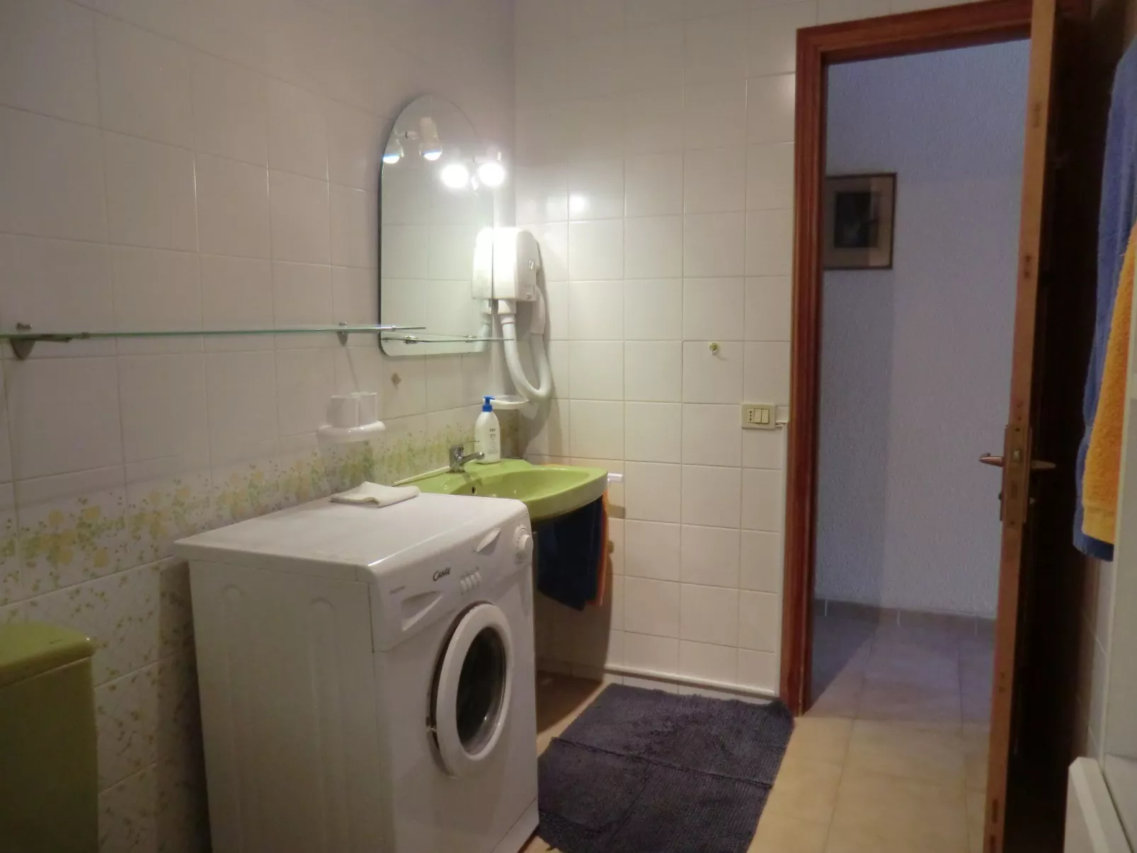 Ruhige Ferienwohnung mit Pool und Meerblick-Binnen