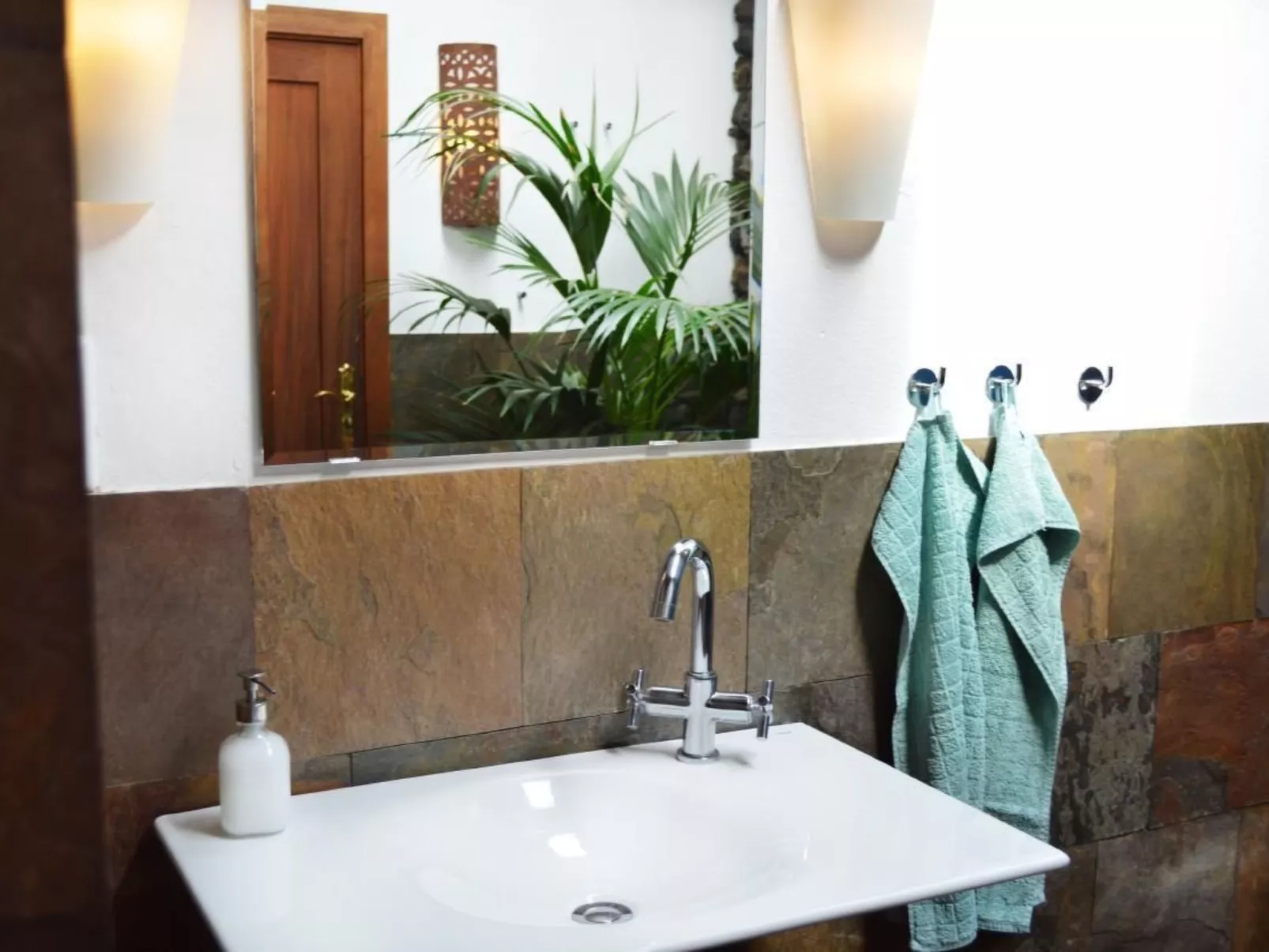 Appartement Casa Hibisco mit schönem Garten-Binnen