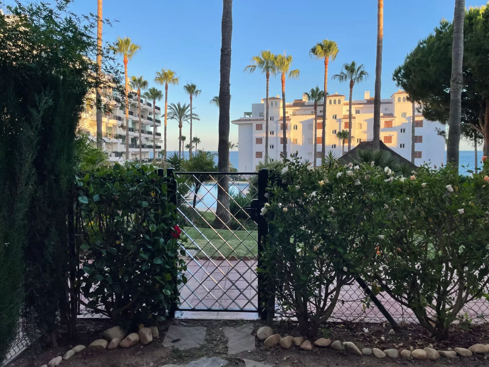 "Mi Capricho".-Buiten