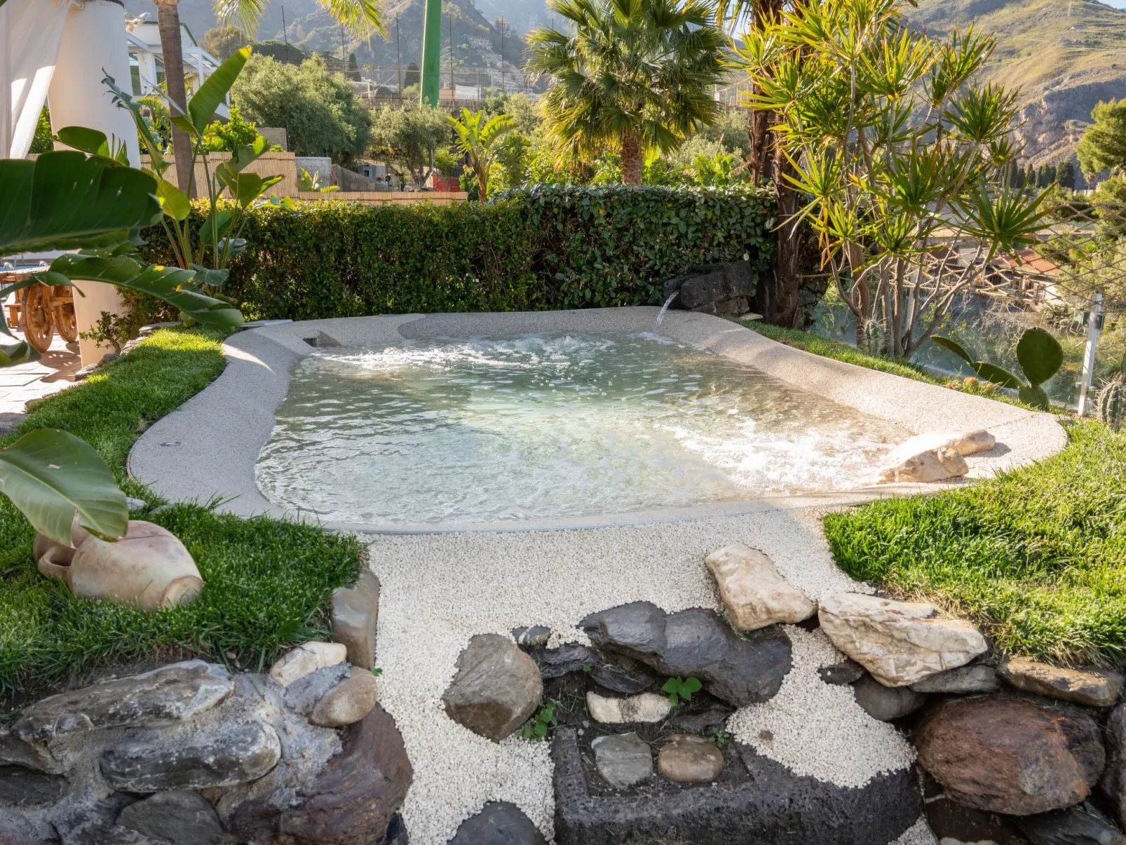 Ferienvilla mit Whirlpool-Buiten