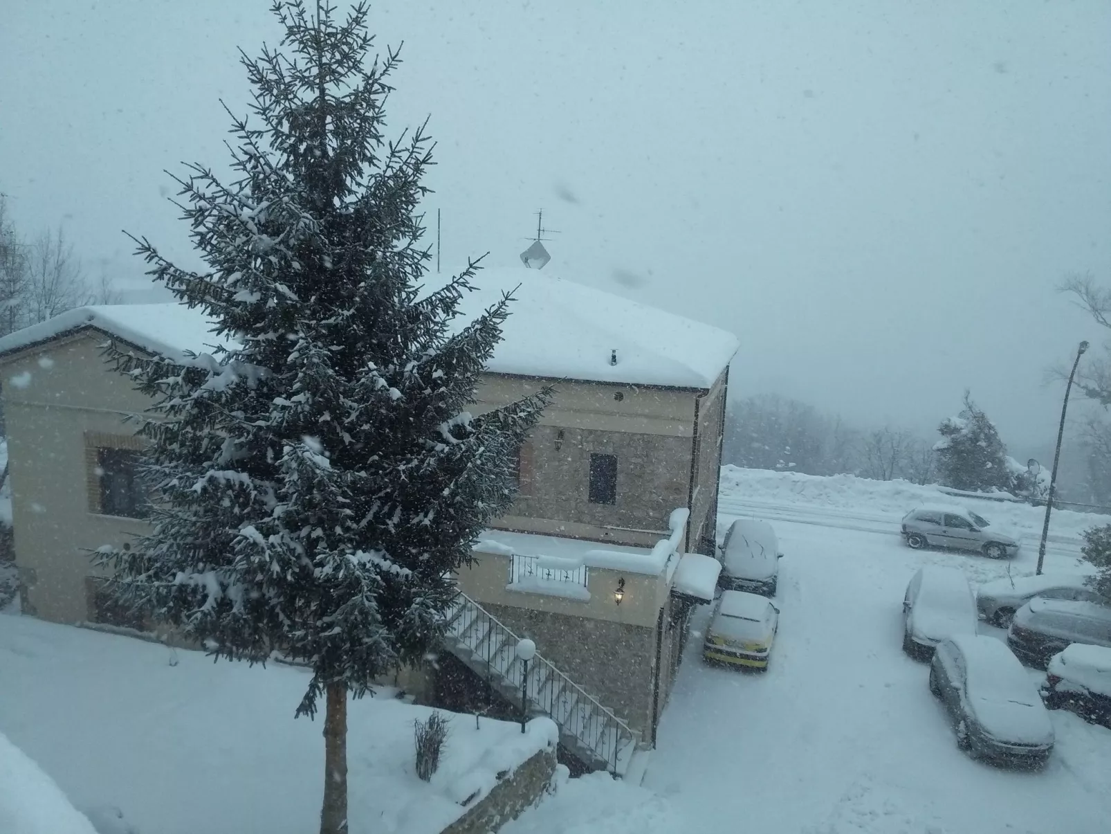 Charmante Wohnung mit Privatparkplatz-Buiten