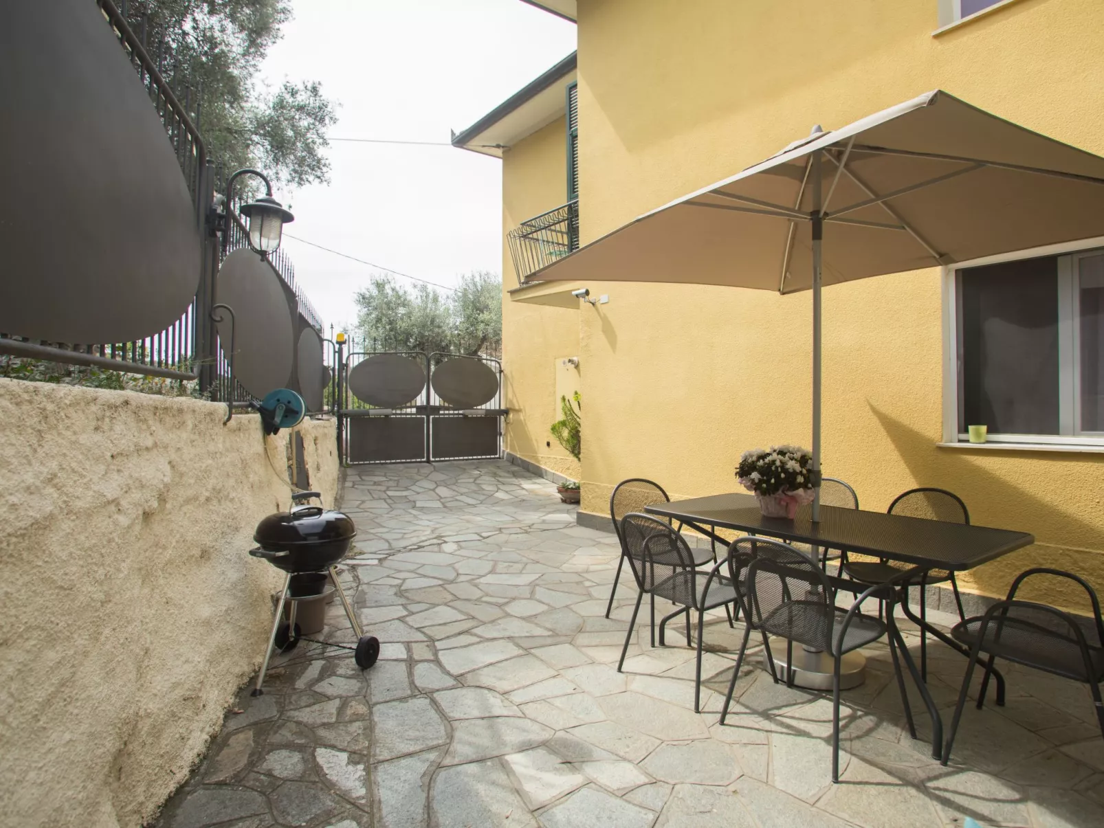 In Diano San Pietro-Buiten