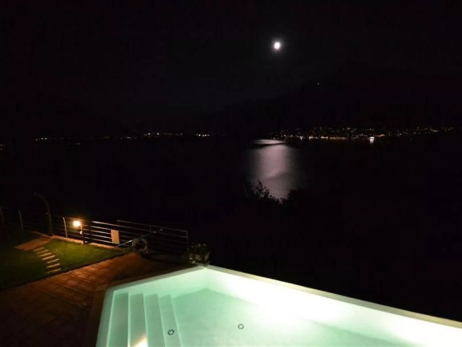 Wohnung mit Schwimmbad und fantastischem Seeblick-Image-tags.info