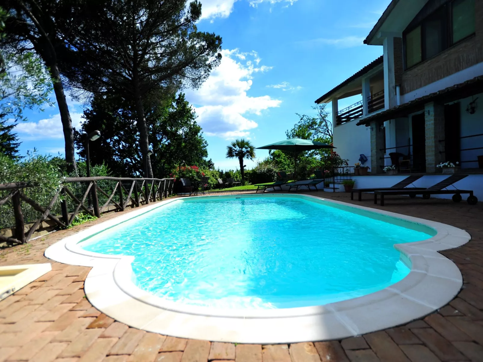 Villa 'Der Kirschbaum'-Buiten