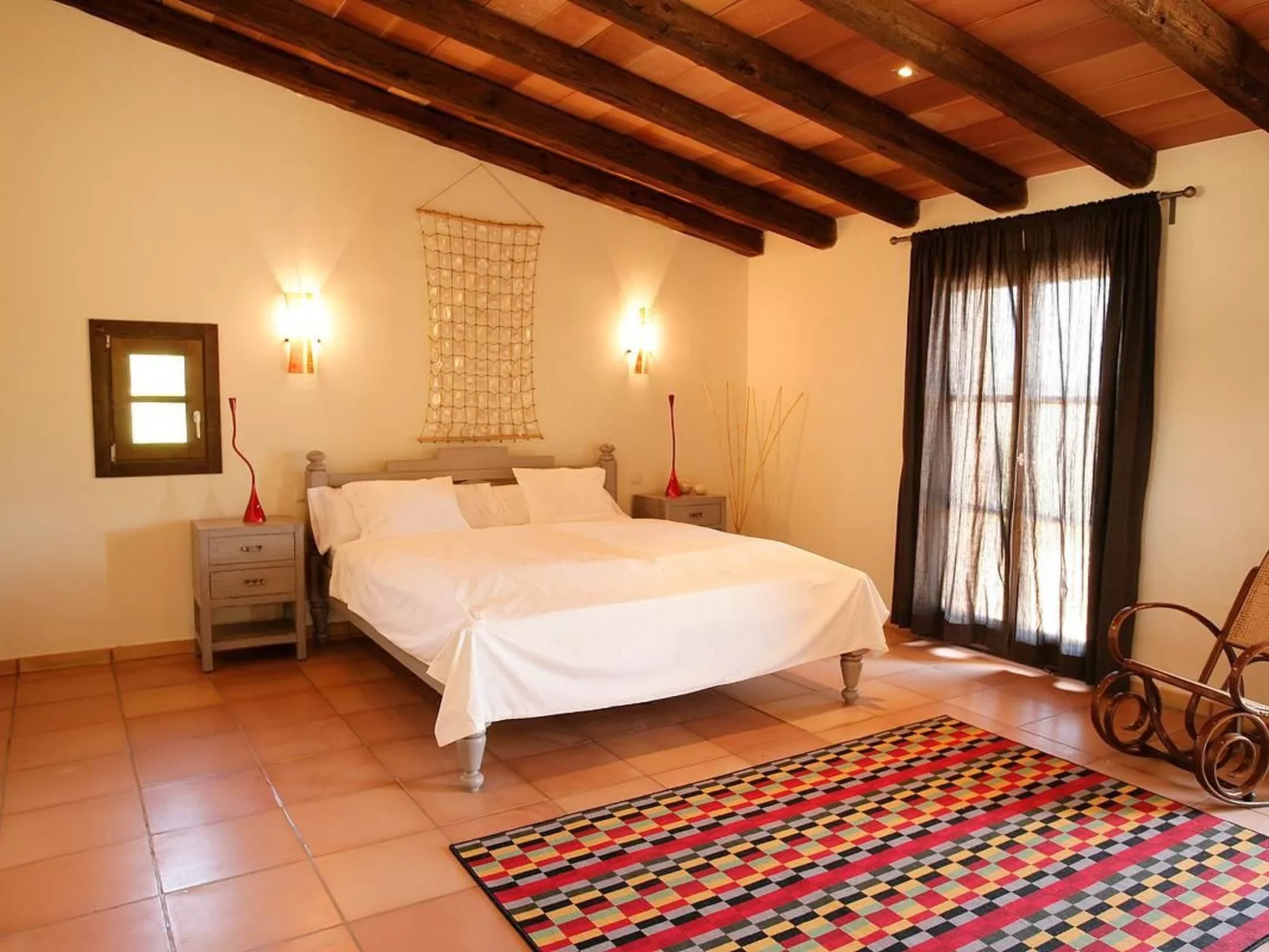 Mit großem Pool,  parkähnlichen Garten-Image-tags.info