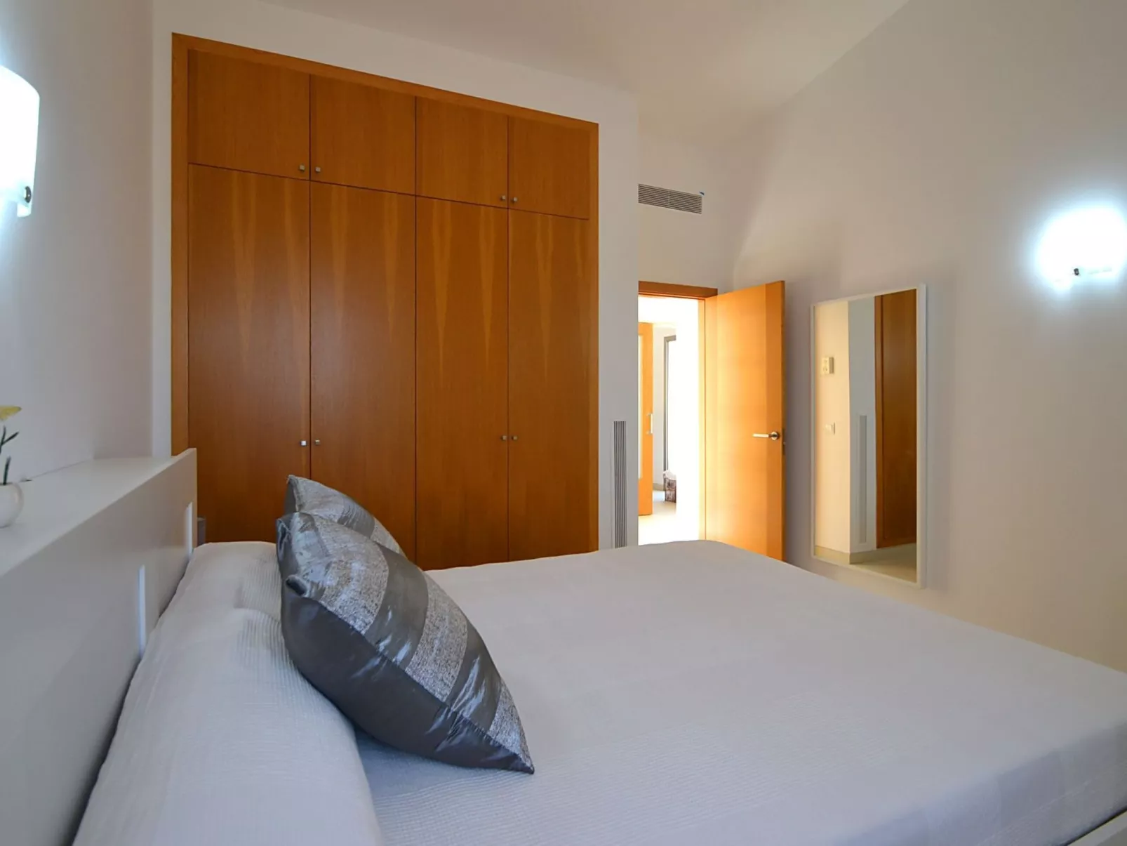 Schönes modernes Ferienhaus C84MLL-Image-tags.info