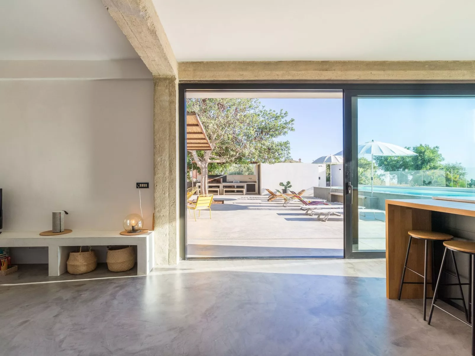 Demetra, moderne Villa mit Pool und Meerblick-Image-tags.info