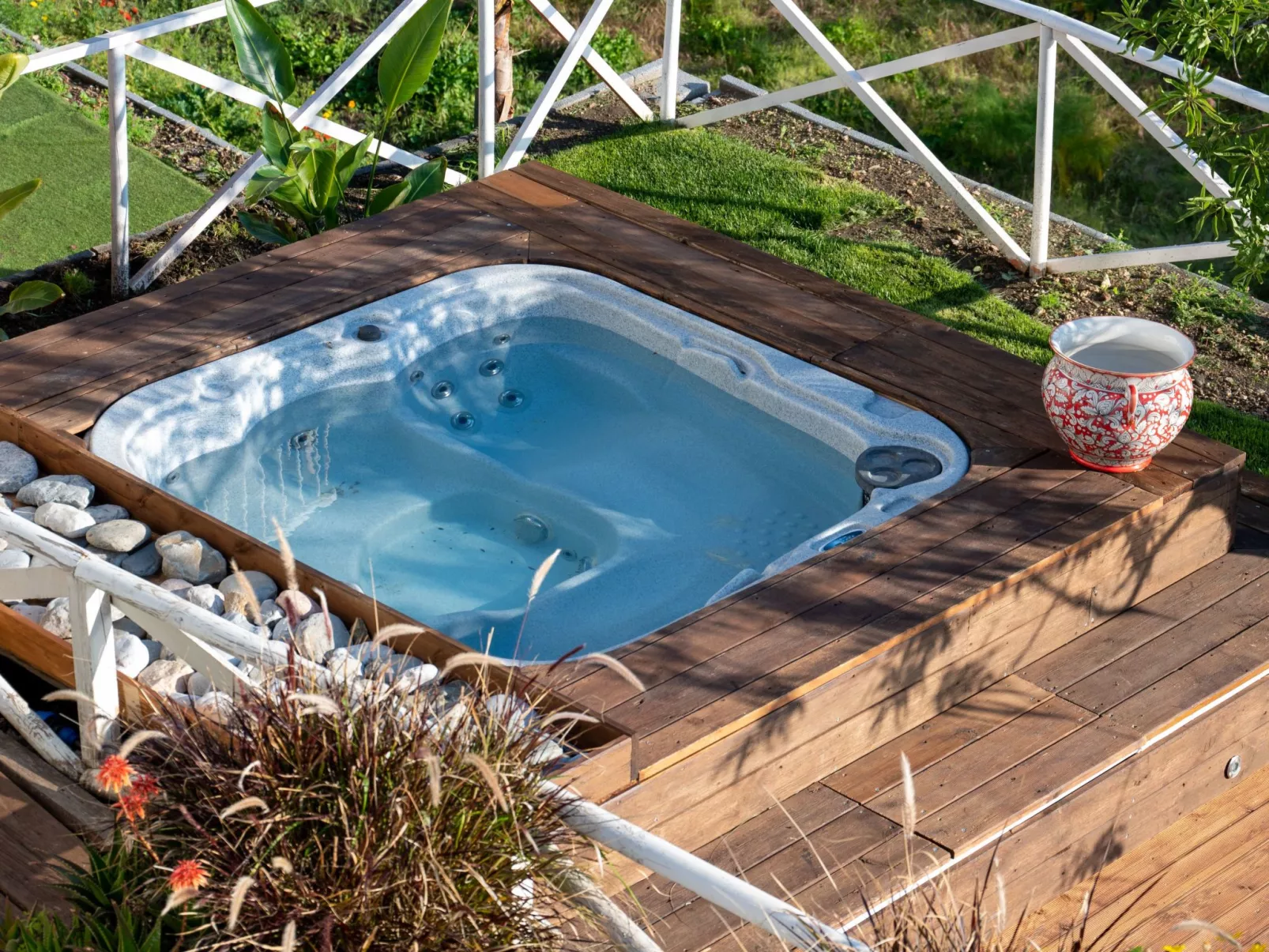 Wohnung mit Meerblick, Balkon und Pool-Buiten