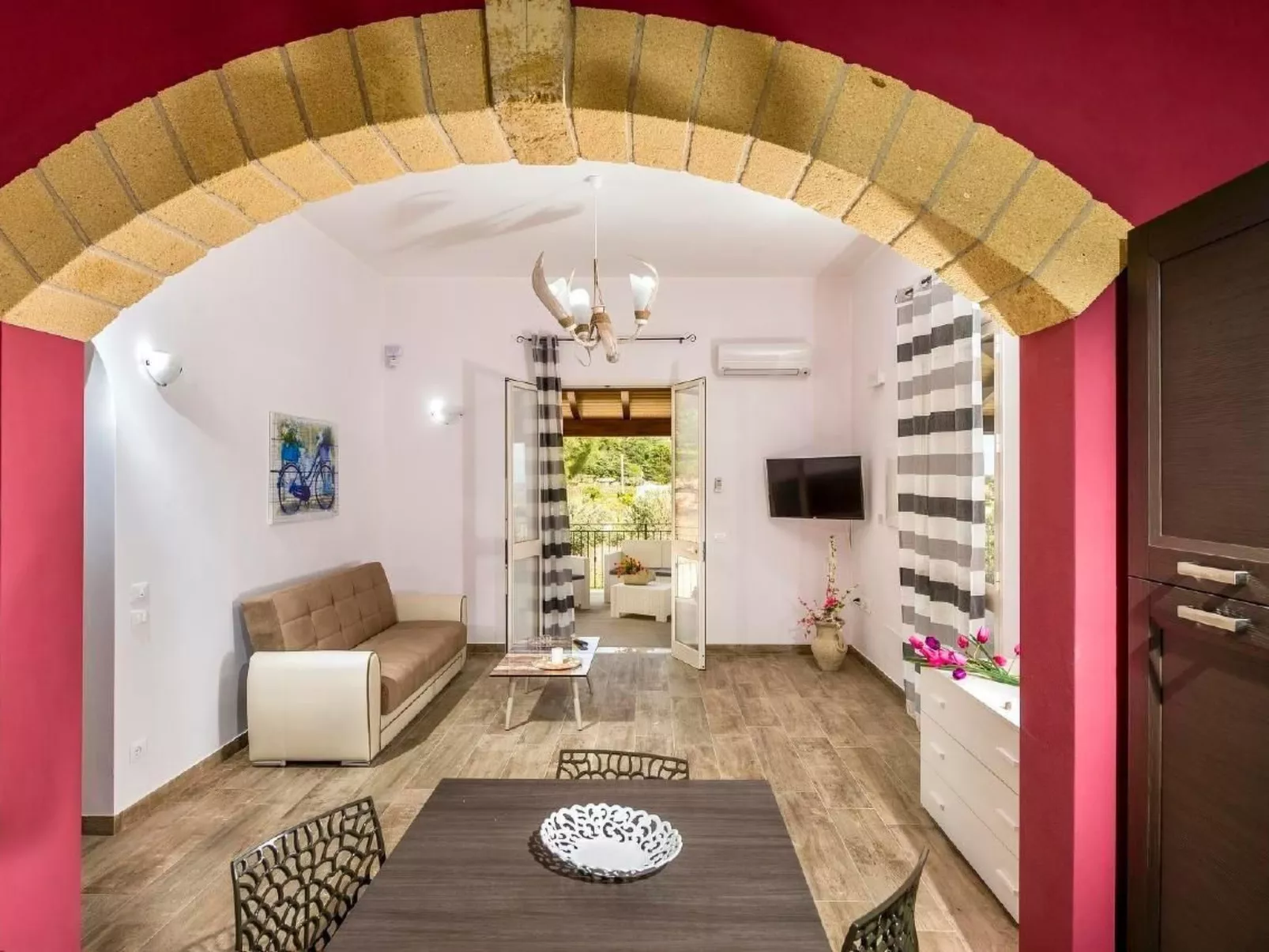 "Mare e Monti" mit eigenem Pool-Binnen