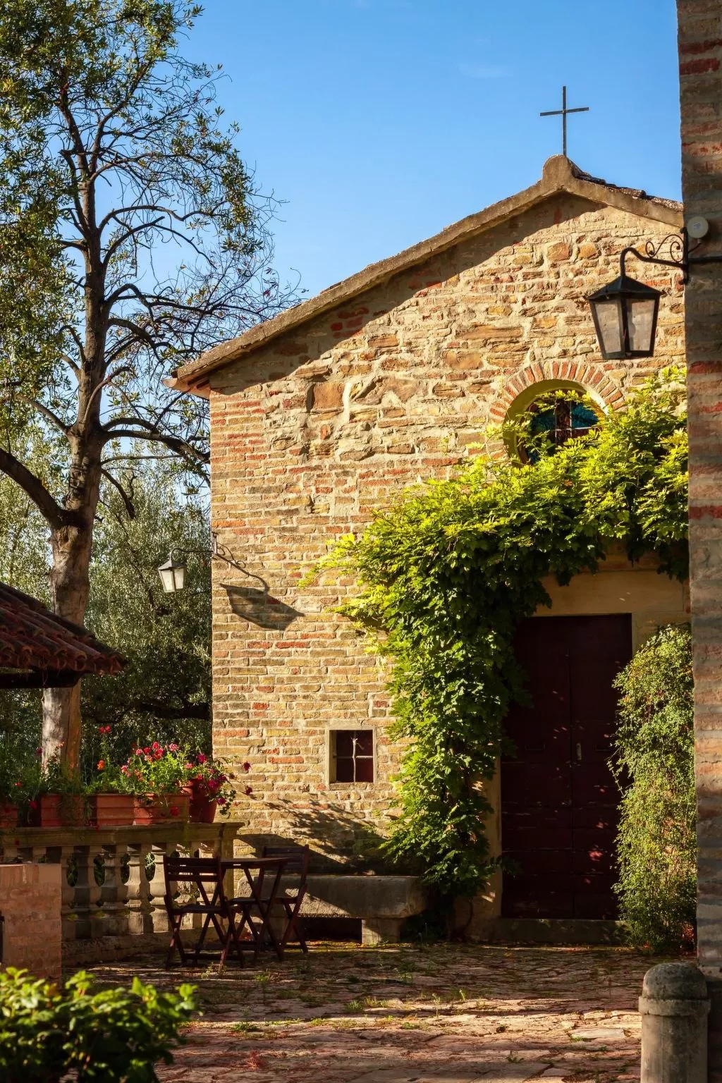 Drei-Zimmer-Panorama-Wohnung mit Terrasse und Sommerpool-Buiten