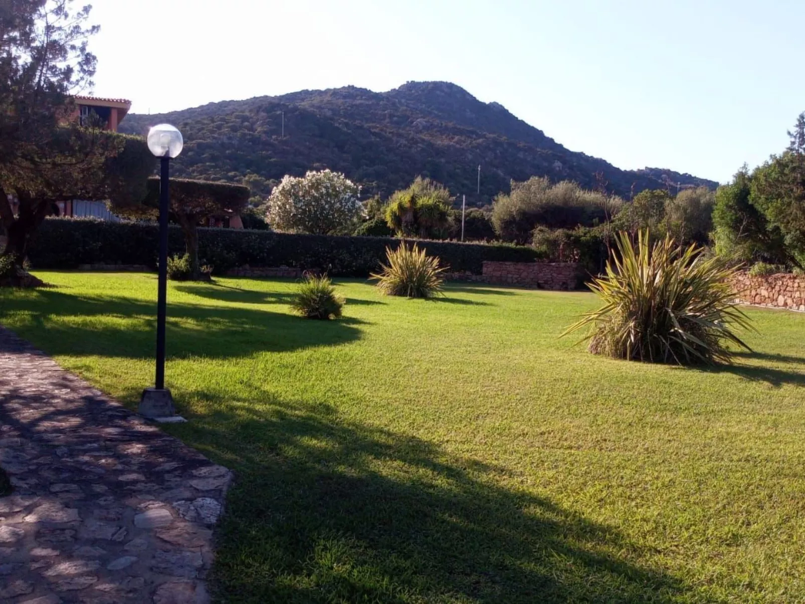 Große Drei-Zimmer-Wohnung am Golf von Marinella-Image-tags.info