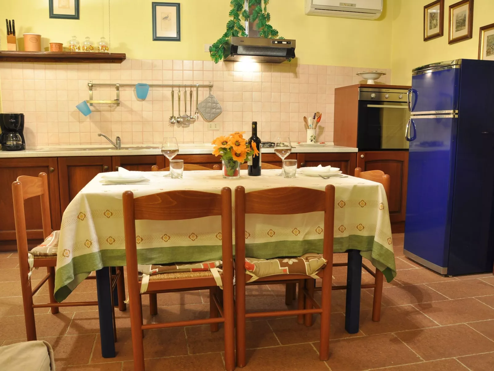 Pfirsichhaus mit Schwimmbad, Jacuzzi und privatem Garten-Image-tags.info