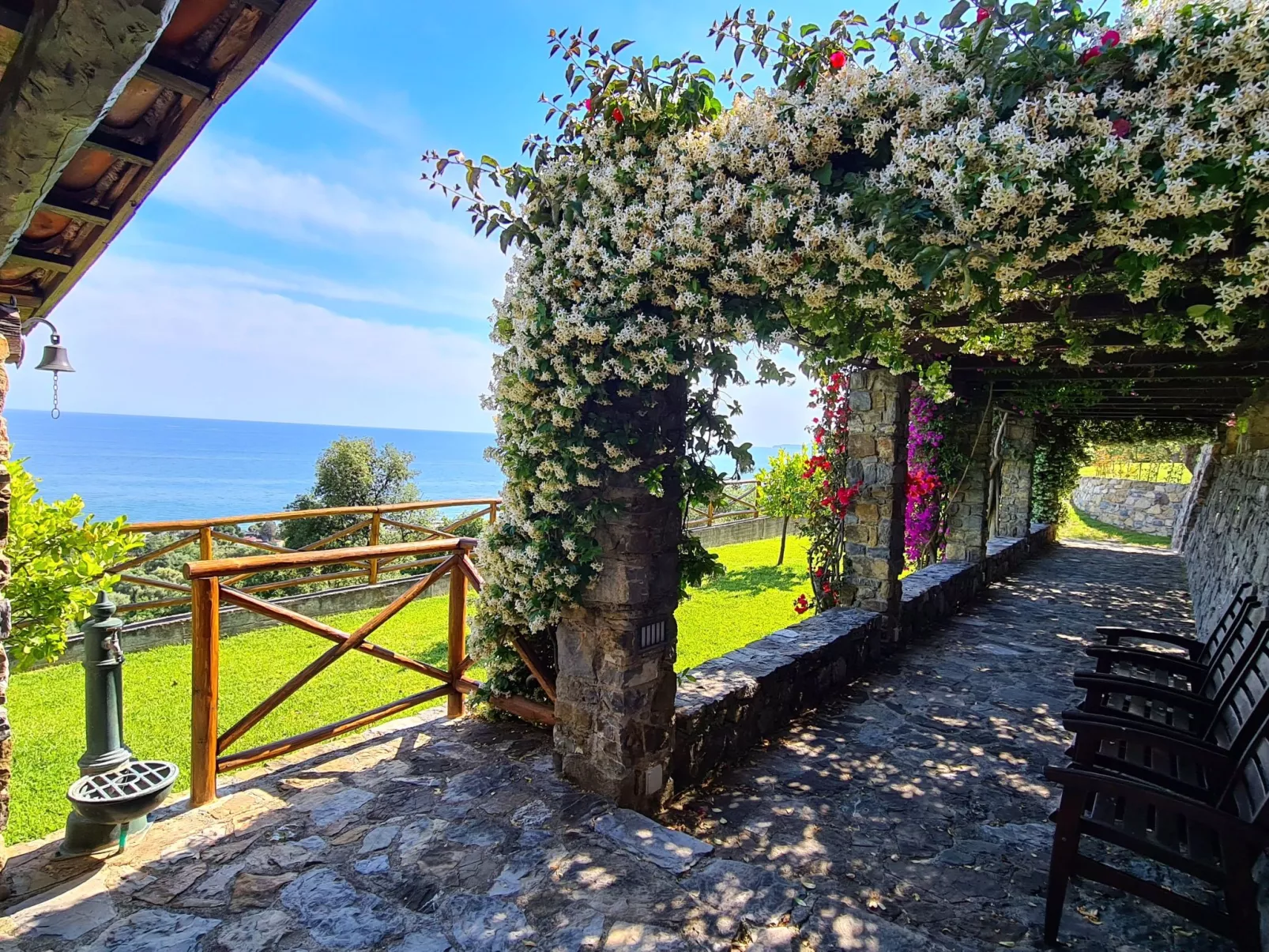 Traumvilla mit Panoramapool-Image-tags.info