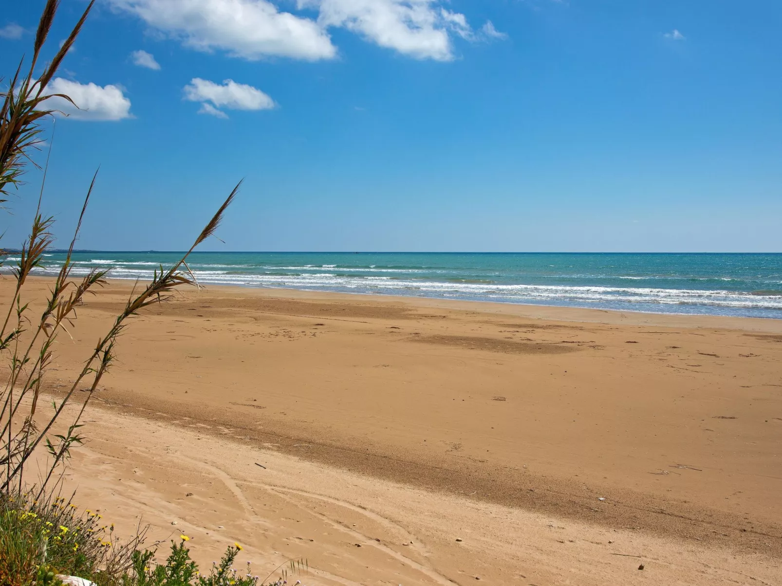 Edoné, Wohnung mit Blick auf einen Sandstrand-Omgeving