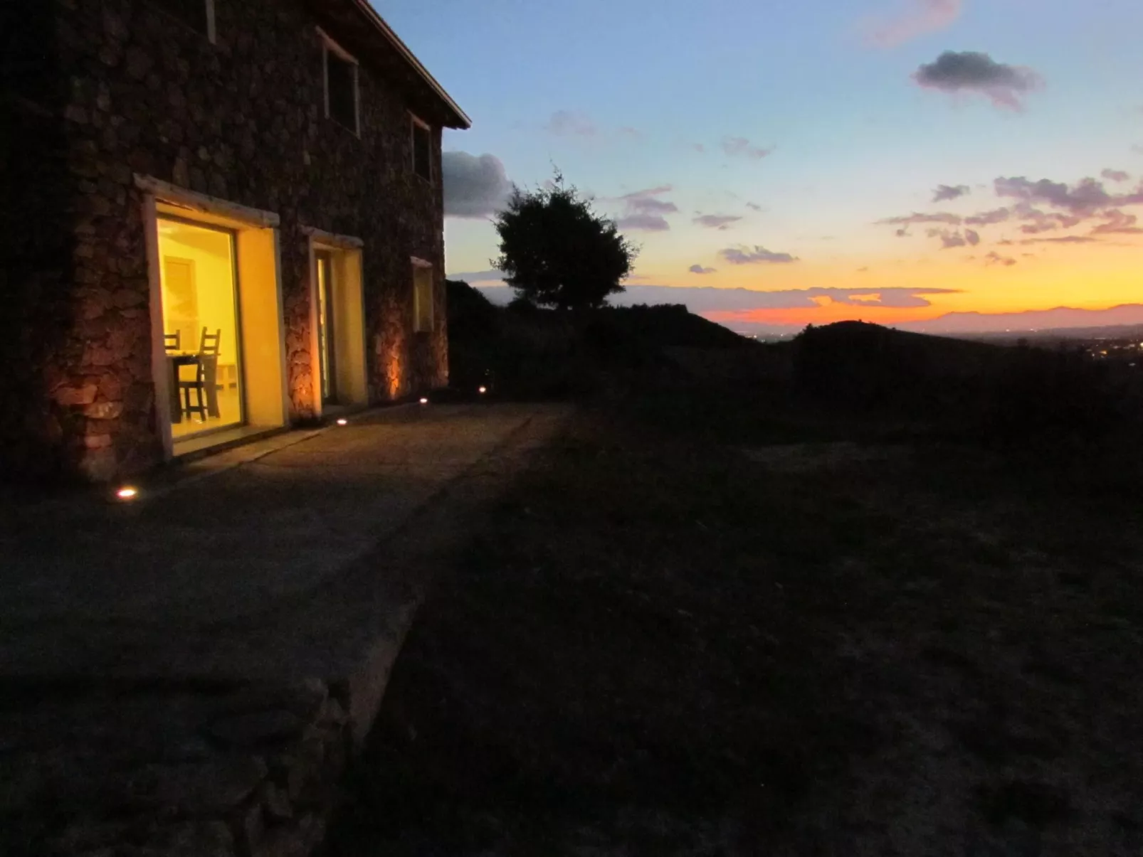 Unterkunft in einer Höhle mit Privatparkplatz-Buiten