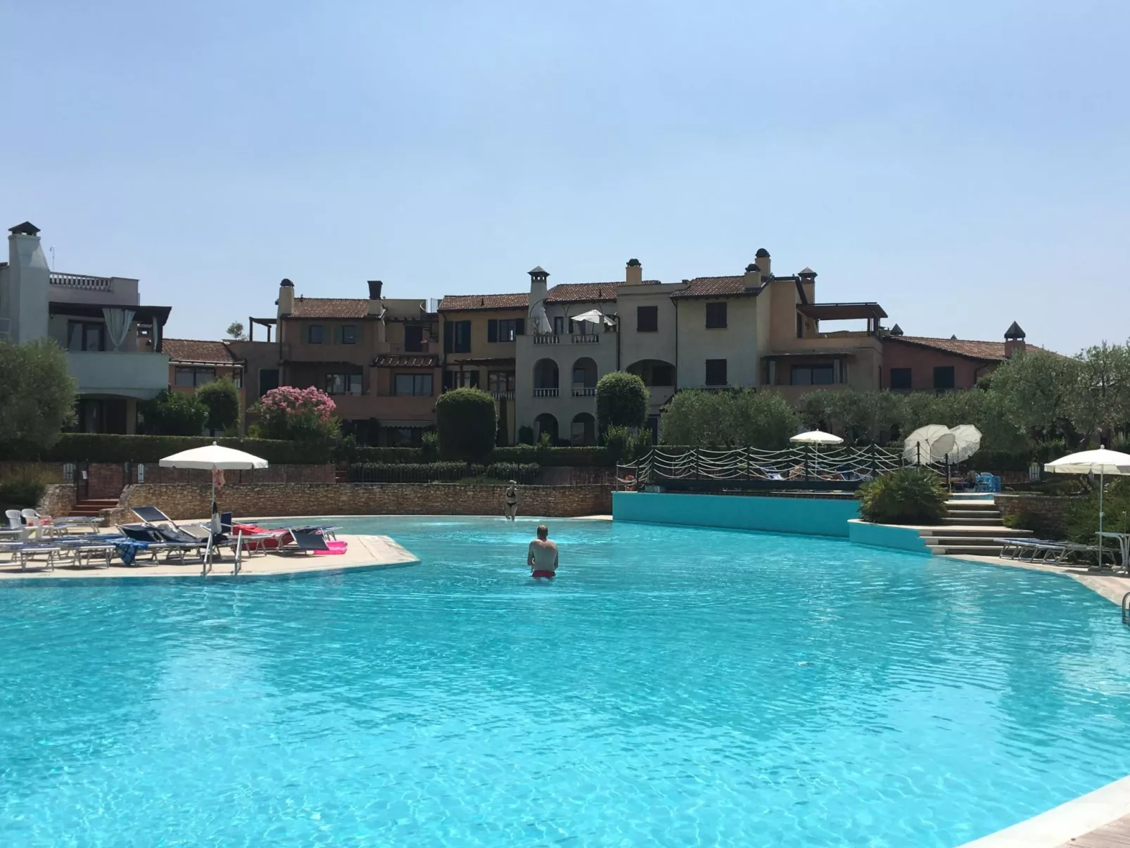 Wohnung im Resort mit großes Schwimmbad und Sportbereich-Buiten