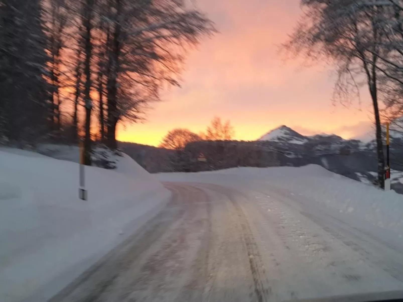 Berghütte mit Wasserblick-Buiten