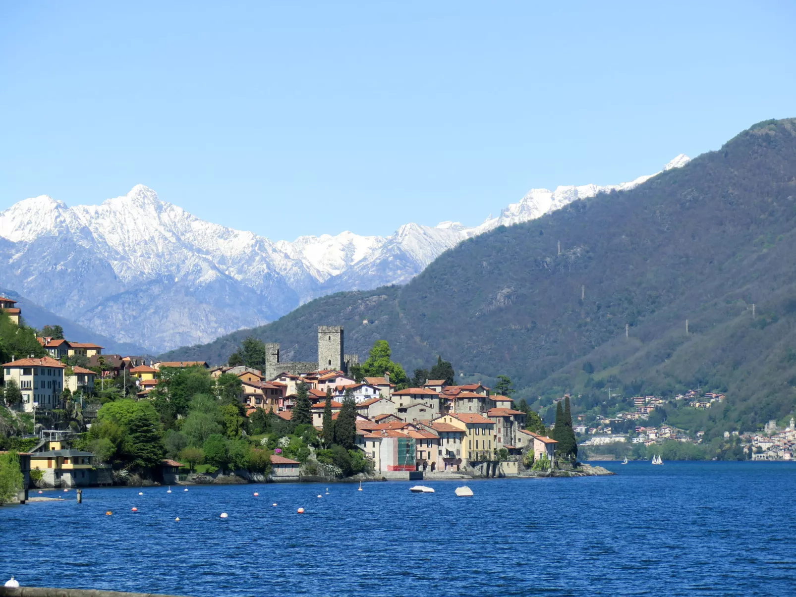 Mit Terrasse und tollem See- und Bergblick-Omgeving