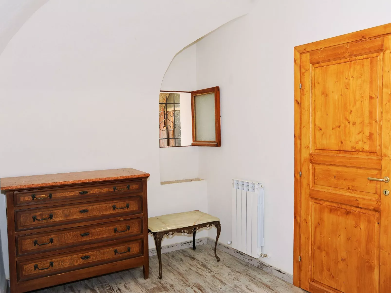 'Medieval House' mit Terrasse-Binnen