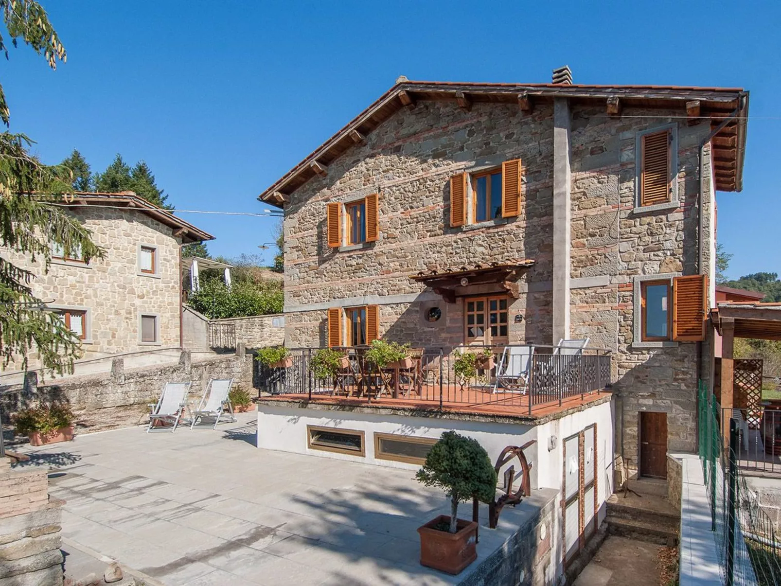 Fichtenhaus mit Schwimmbad zwischen Florenz und-Buiten