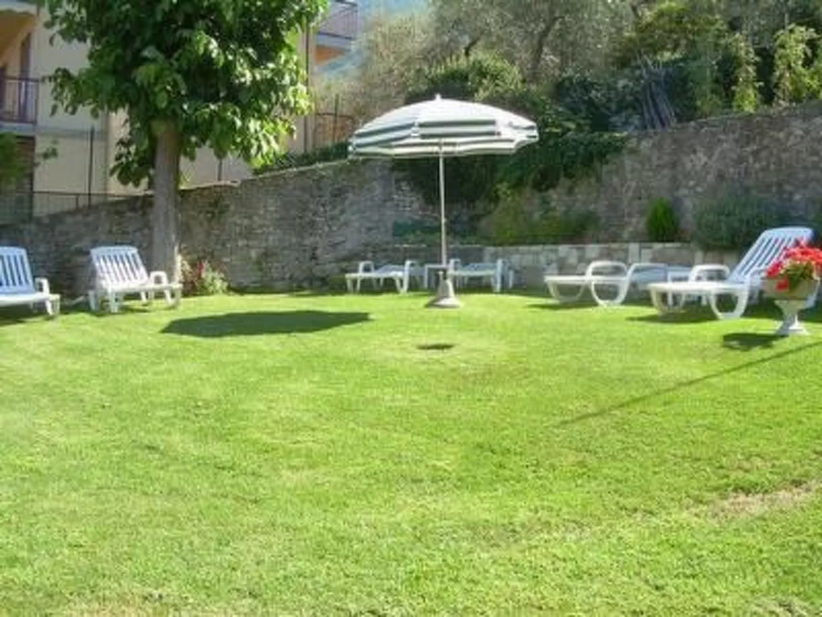 Wohnung nr. 2 im Casa Mary mit Balkon und Seeblick-Buiten
