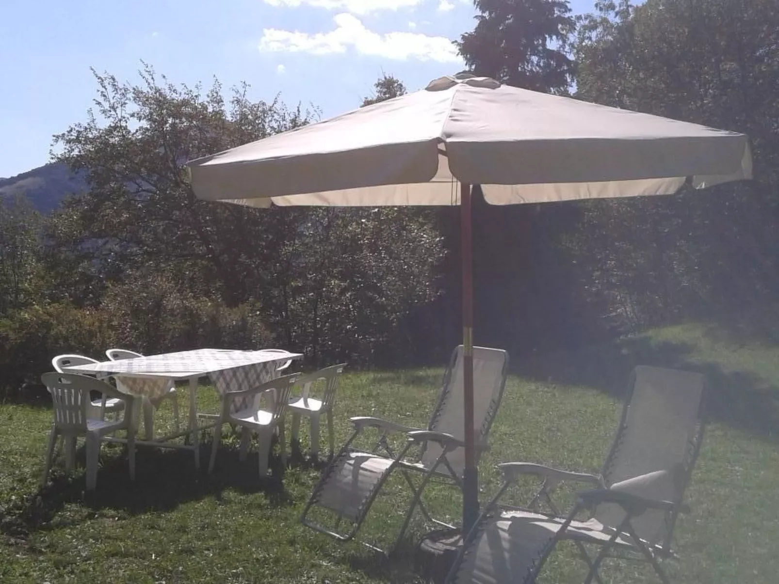 In Panoramalage in Solto Collina-Buiten