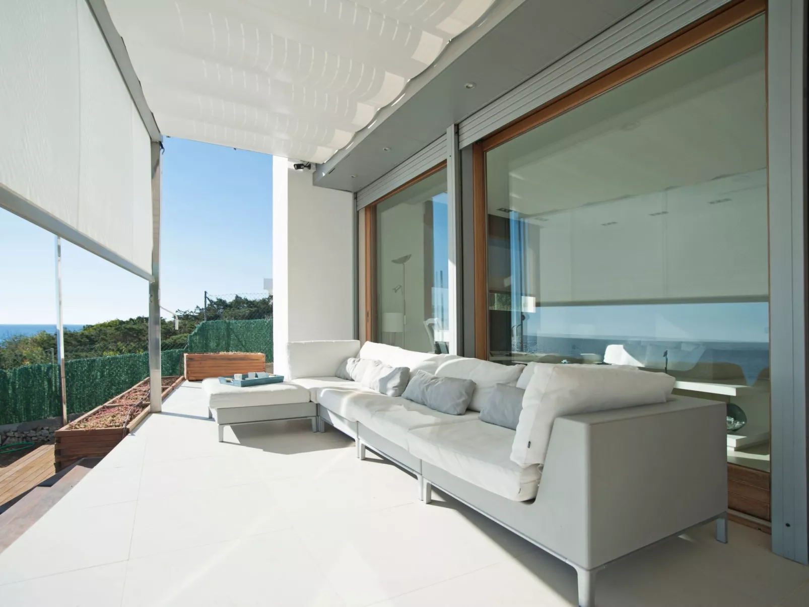 Majestätische Villa mit 5 Schlafzimmern und Pool direkt am Meer-Buiten