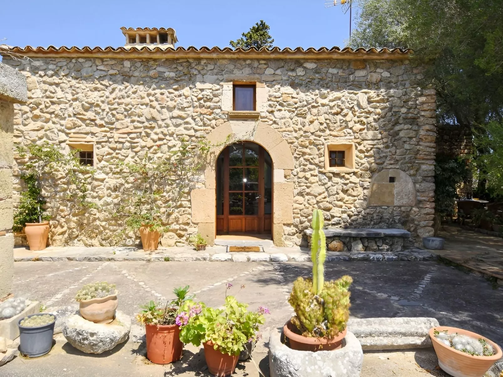 Finca mit Ruhe und Infinity-Pool-Image-tags.info