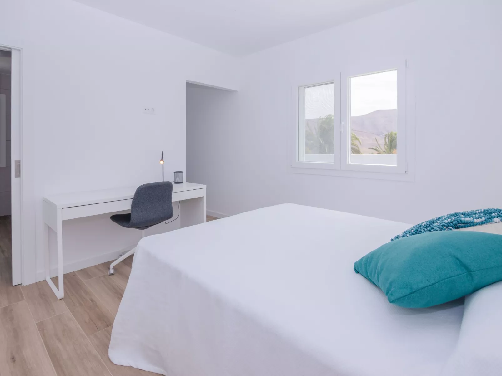 Modernes und helles Ferienhaus direkt am Meer, mit zwei großen Terrassen, Garte-Binnen