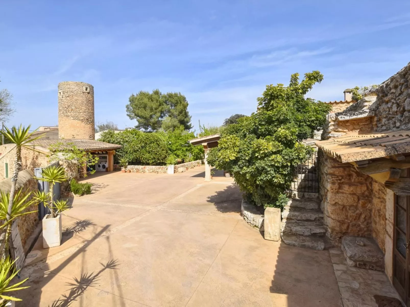 Luxuriöse Villa mit Pool und Klimaanlage für 8 Personen-Buiten