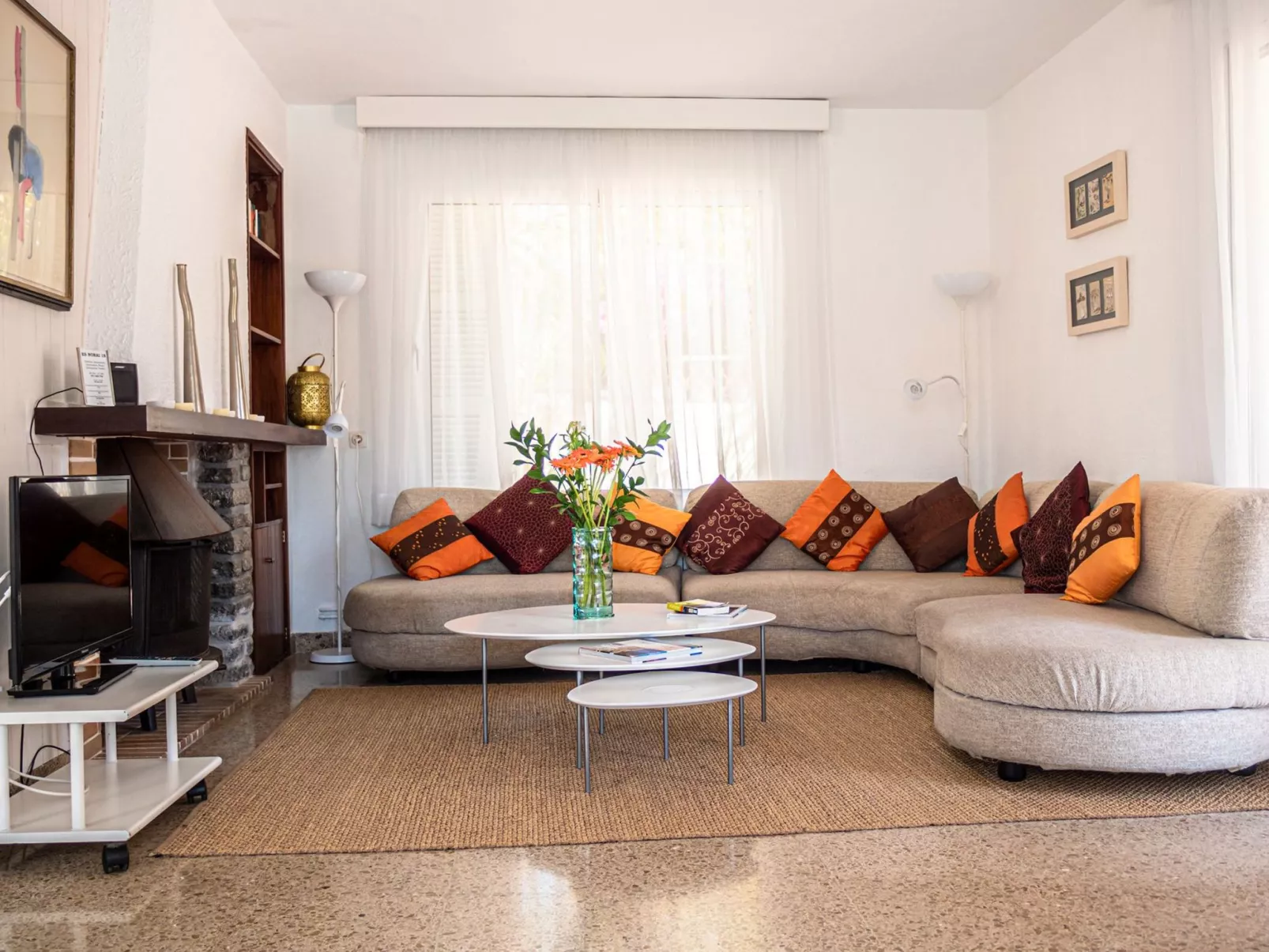 Landhaus mit Garten, Sonnenterrasse sowie überdachter Terrasse und Pool in Stra-Binnen