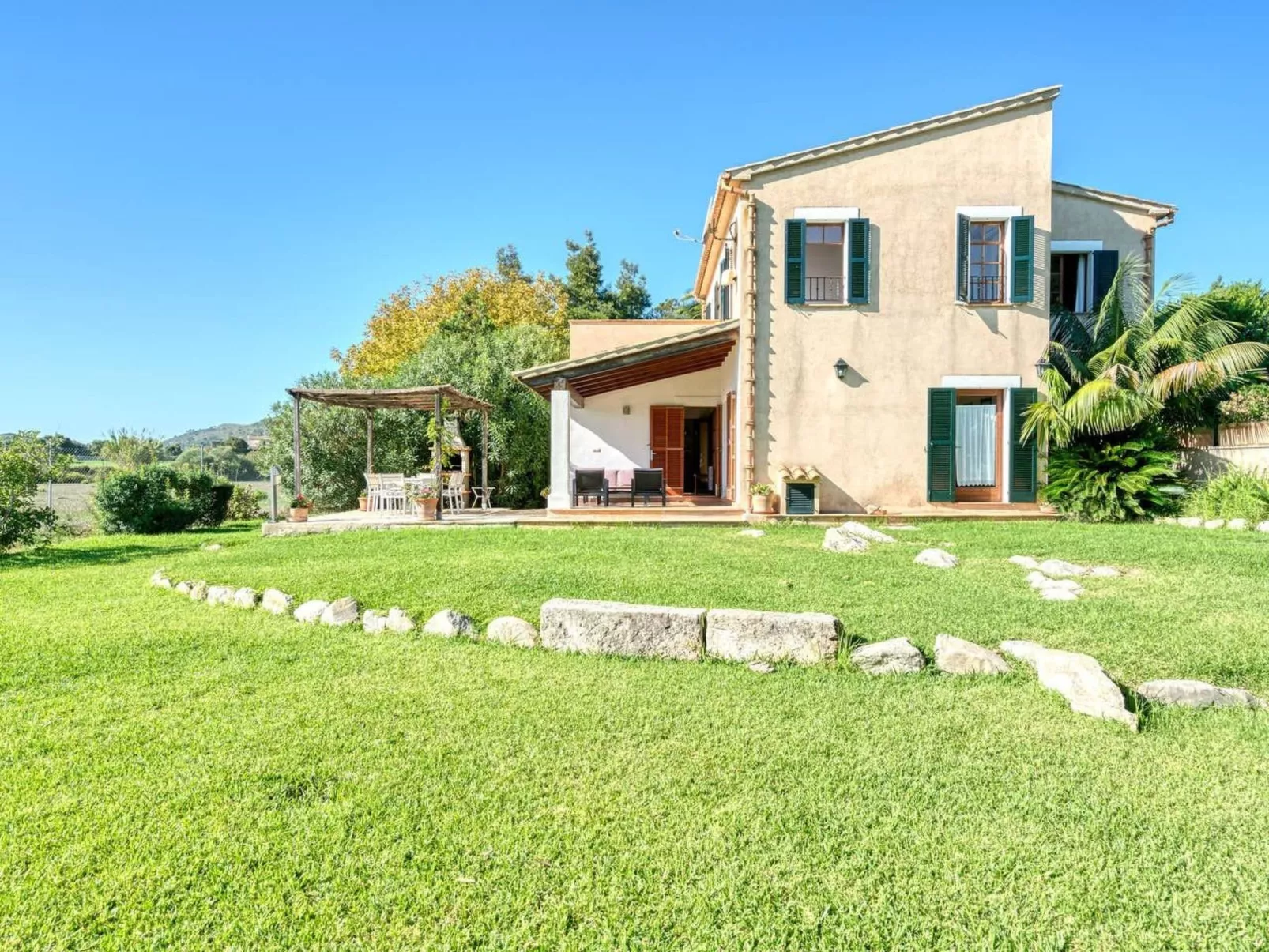 Finca mit Garten, Grill und Terrasse-Buiten