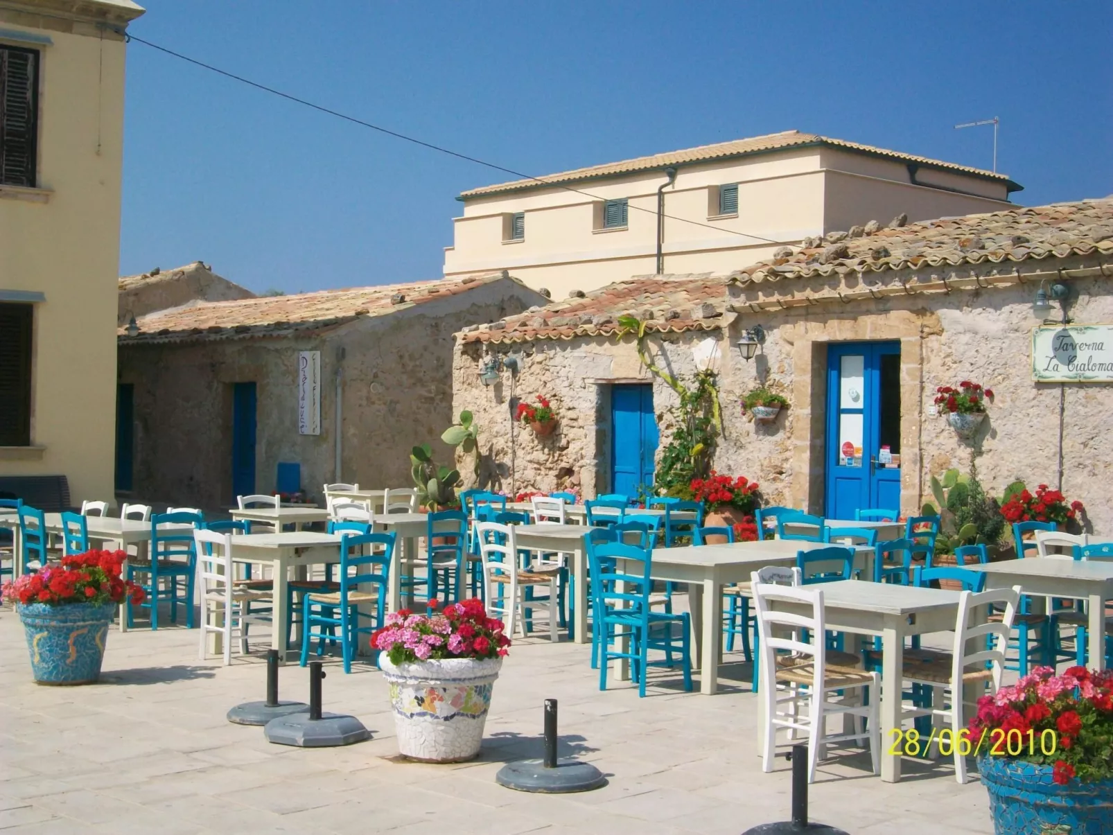 Ebenerdig auch für Rollstuhlfahrer geeignet mit Terrasse und Parkplatz-Binnen