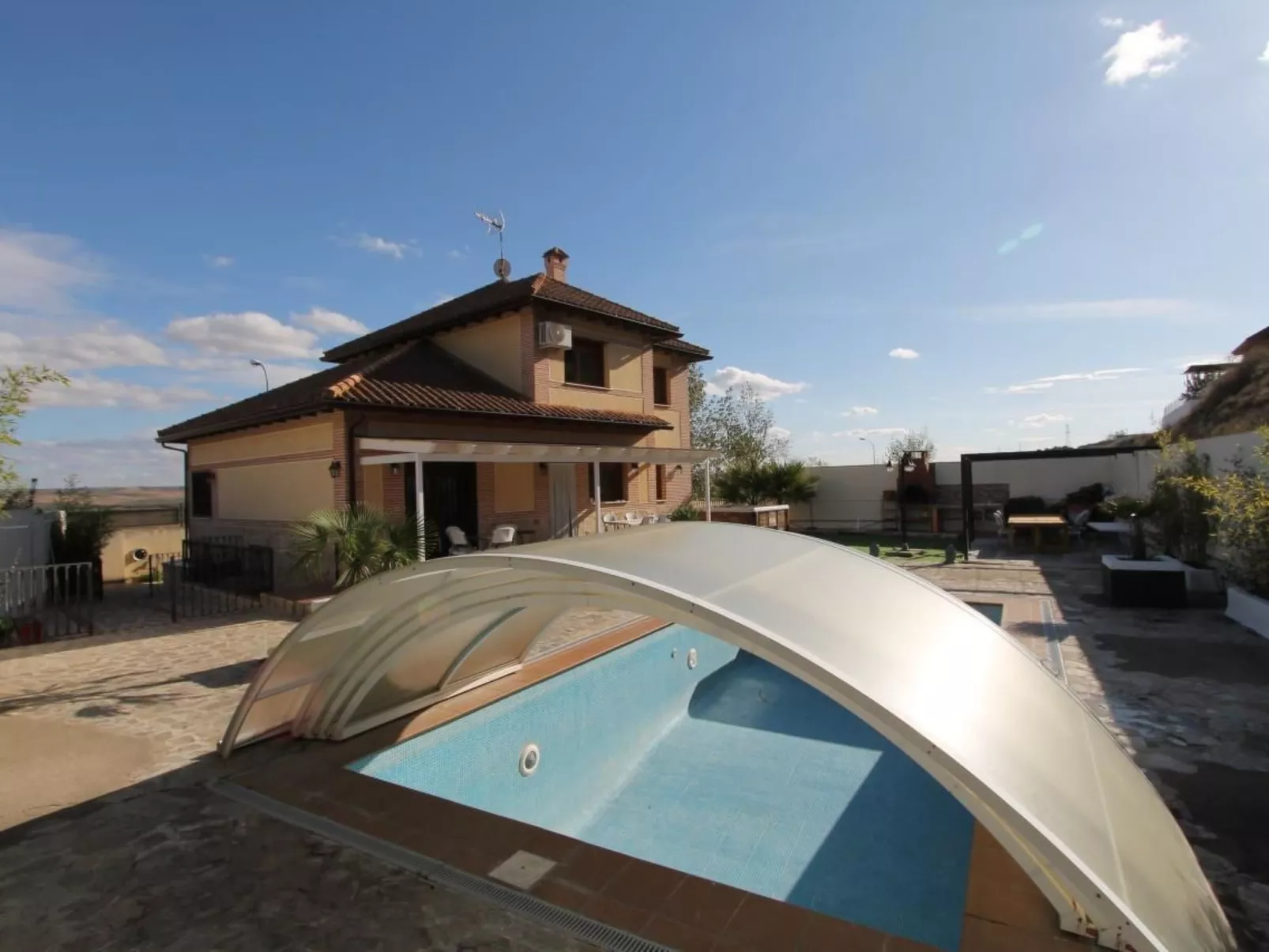 In Seseña mit großem Garten-Buiten