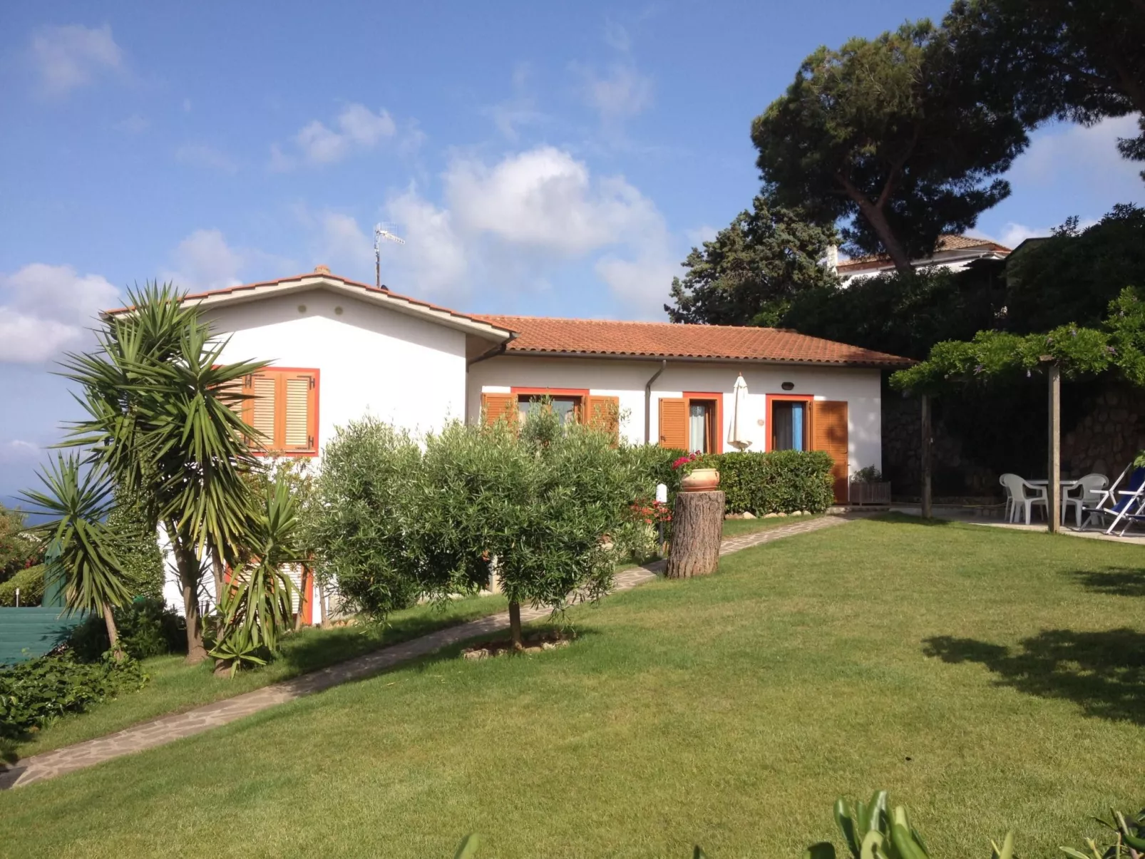 Gemütliches Appartement in Capoliveri mit Grill und Terrasse-Buiten