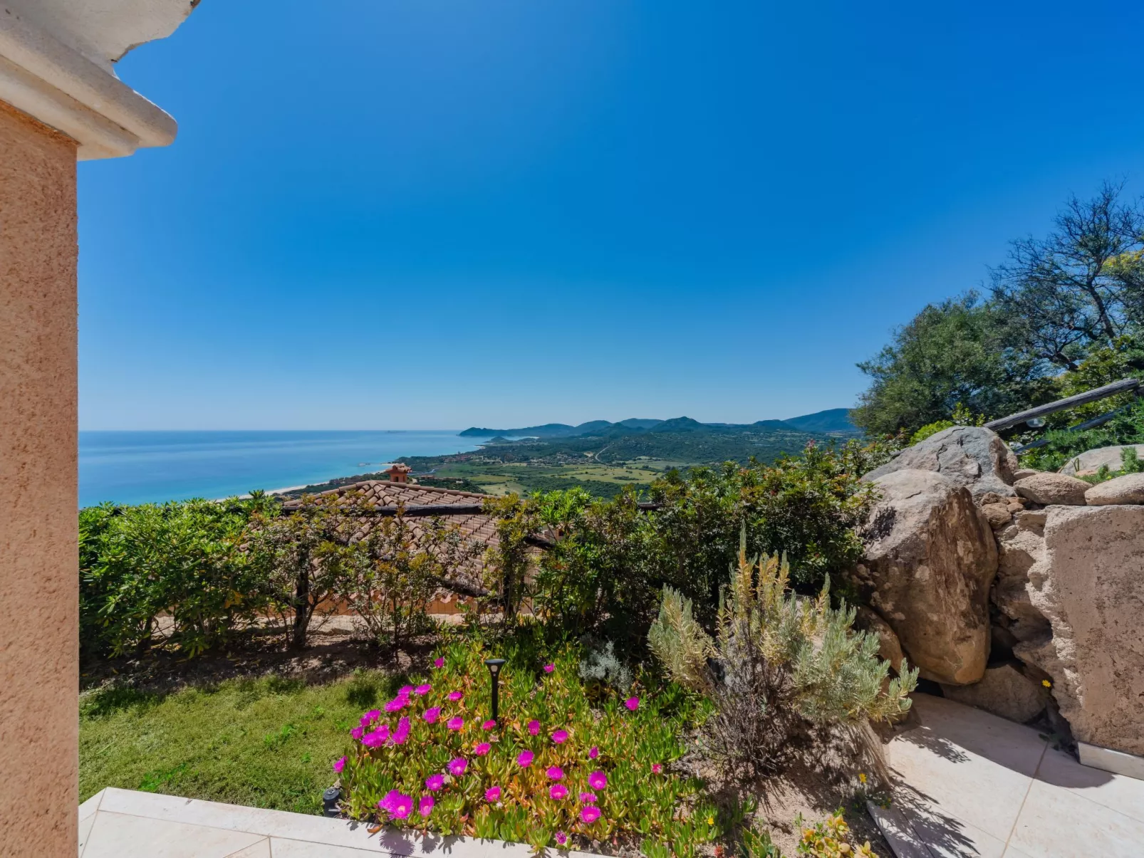 Moderne Villa mit atemberaubendem Blick auf die Küste-Buiten