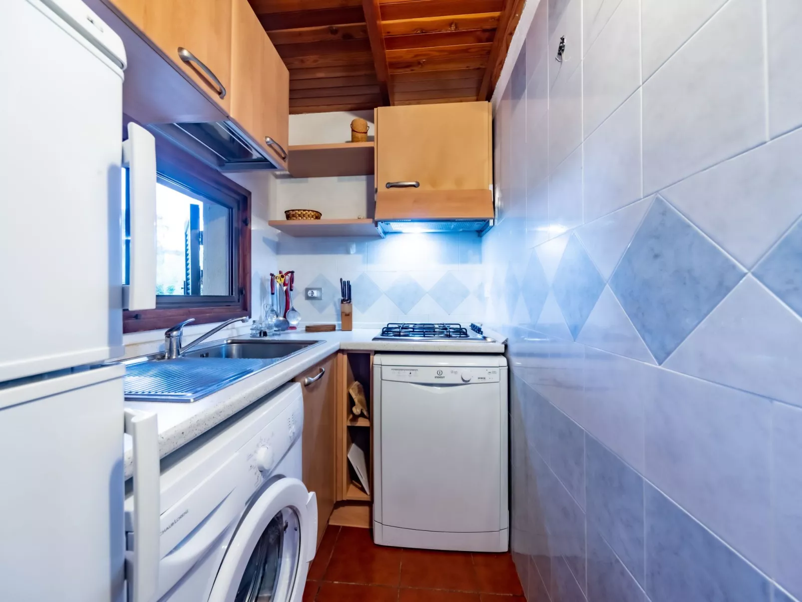 Gepflegtes Ferienhaus in Laufnähe zum Strand und mit gehobener Ausstattung-Binnen