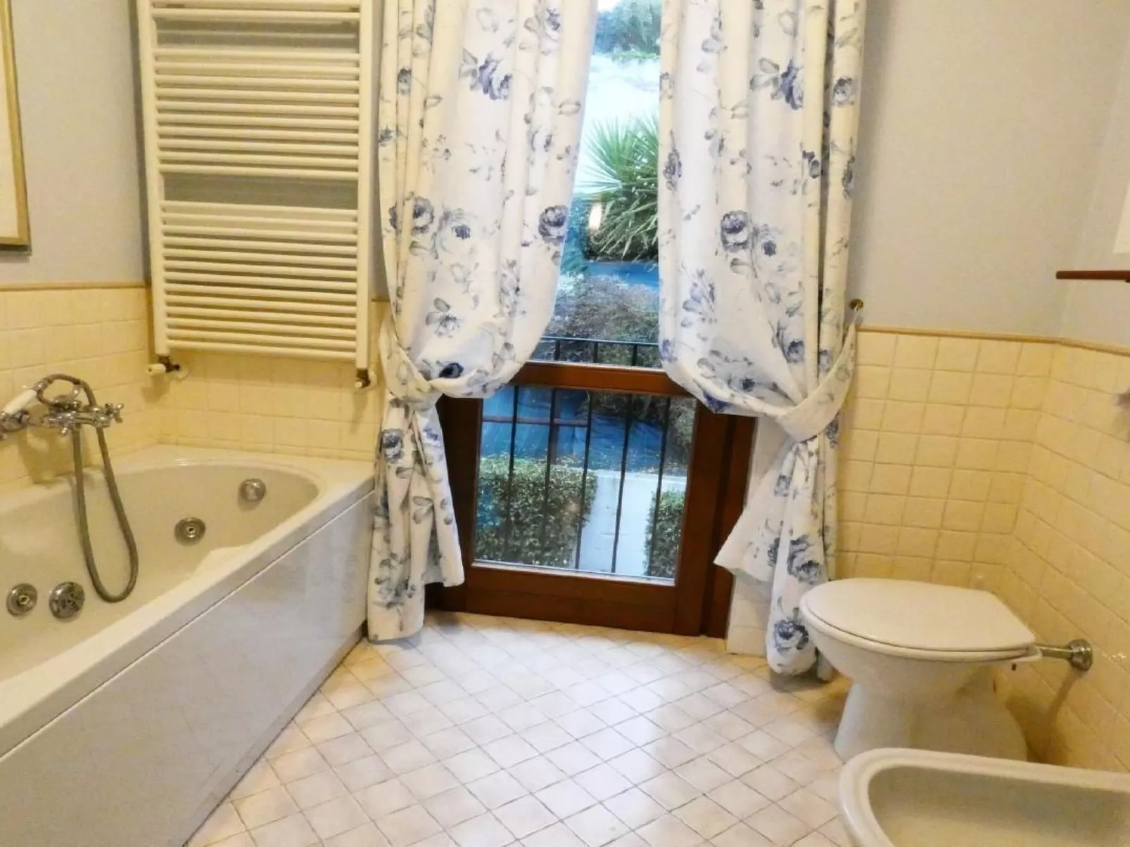 Villa Paradiso, 200 m² Ferienhaus-Binnen