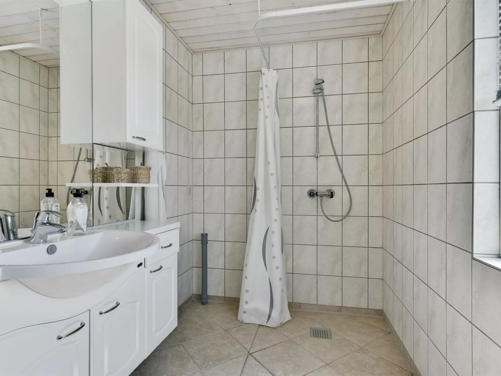 "Rise" - 250m from the sea-Binnen