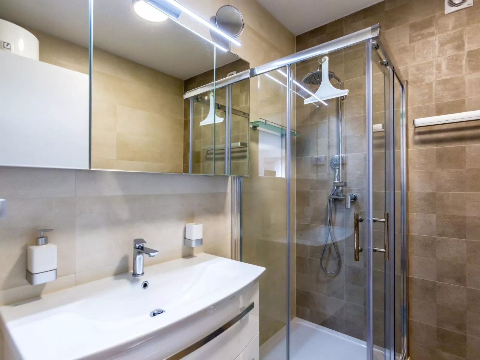 Modernes Apartment As Veliki mit Terrasse-Image-tags.info