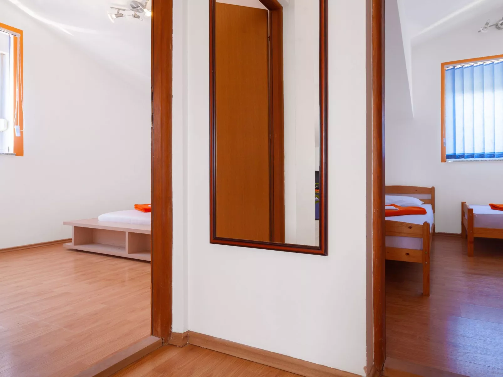 Mit Jacuzzi, Garten und Parkplatz-Binnen