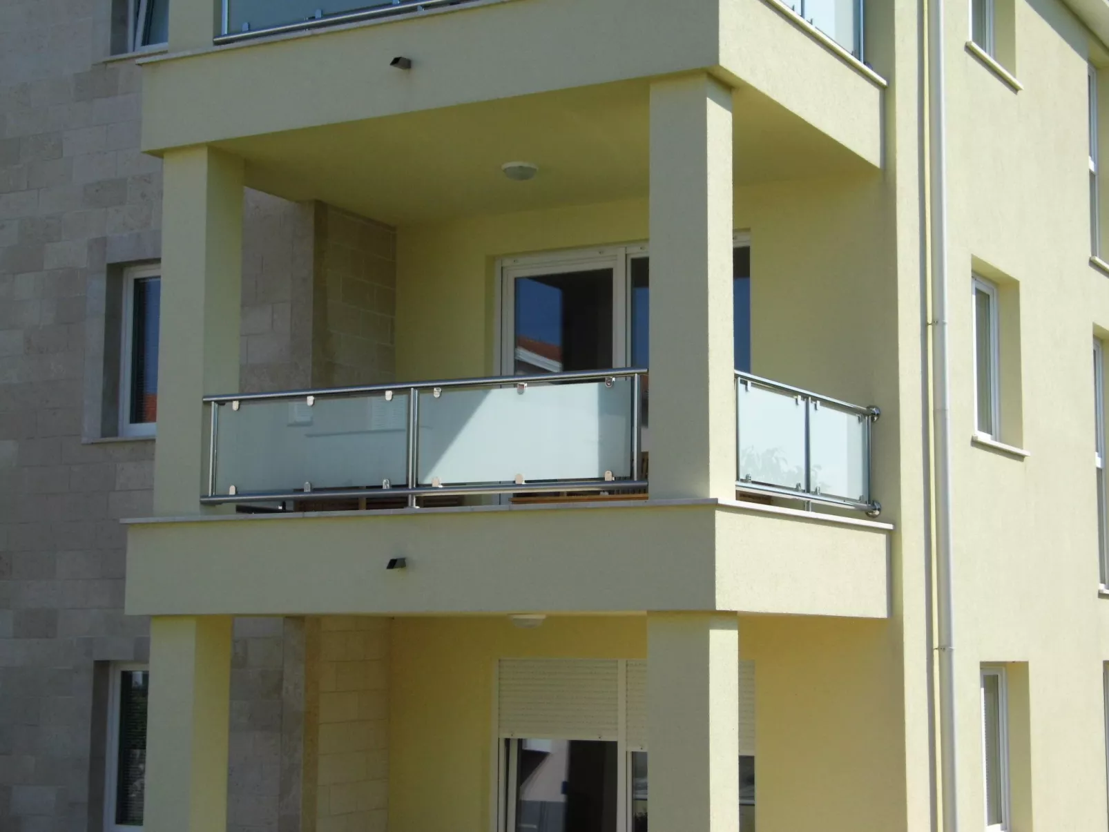 Modernes Apartment mit teilweisem Meerblick-Buiten