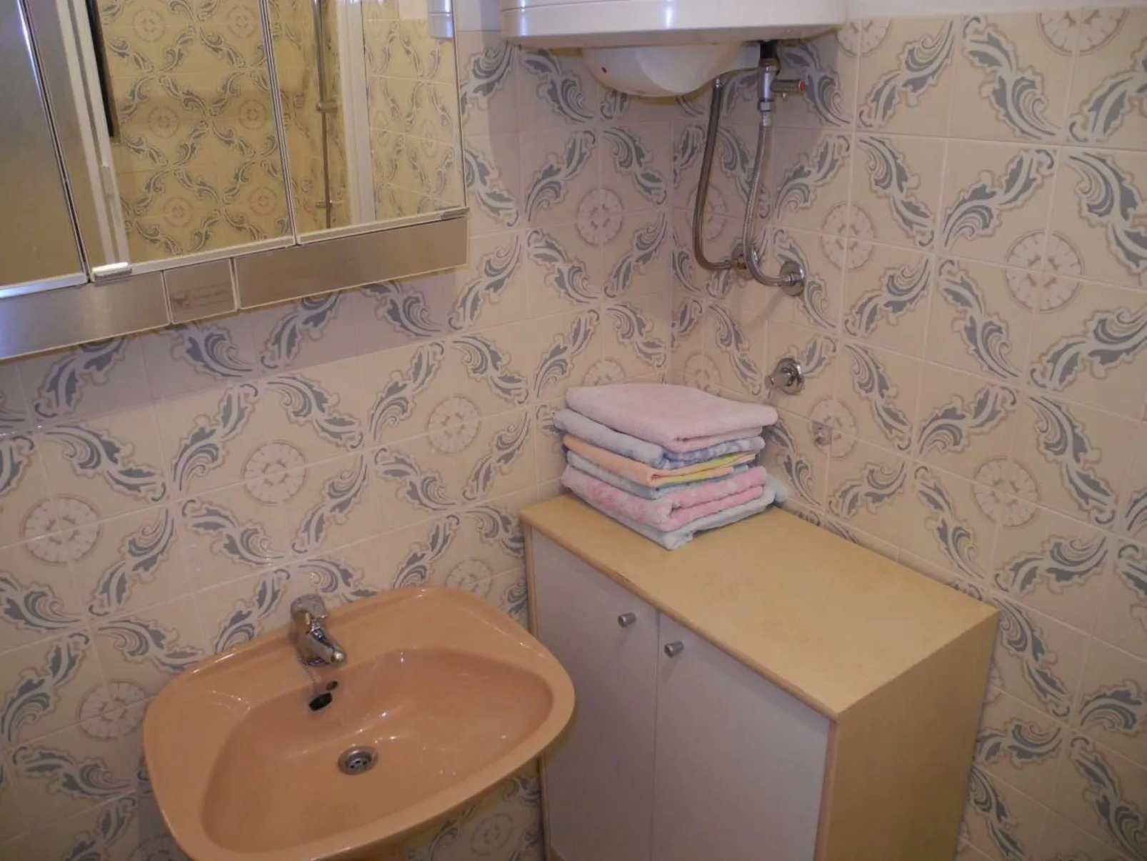 Appartement mit Balkon und Meerblick-Binnen