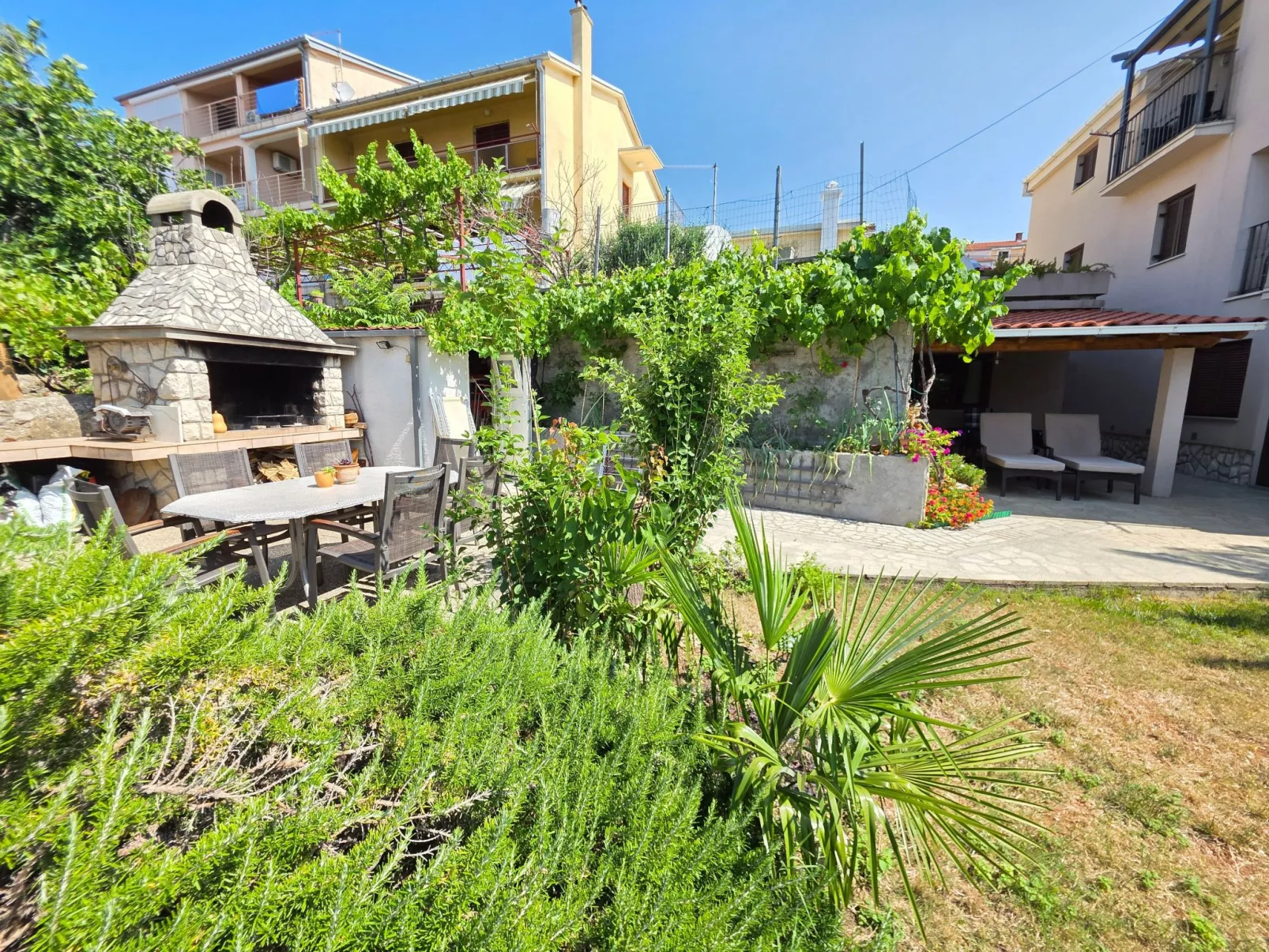 Studio-Apartment mit Terrasse-Buiten