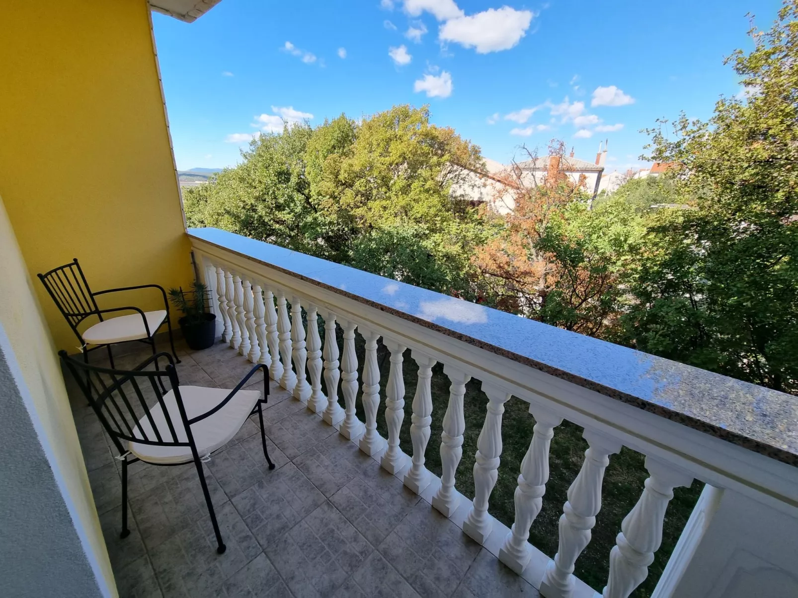 Wohnung in Crikvenica mit privatem Parkplatz-Buiten