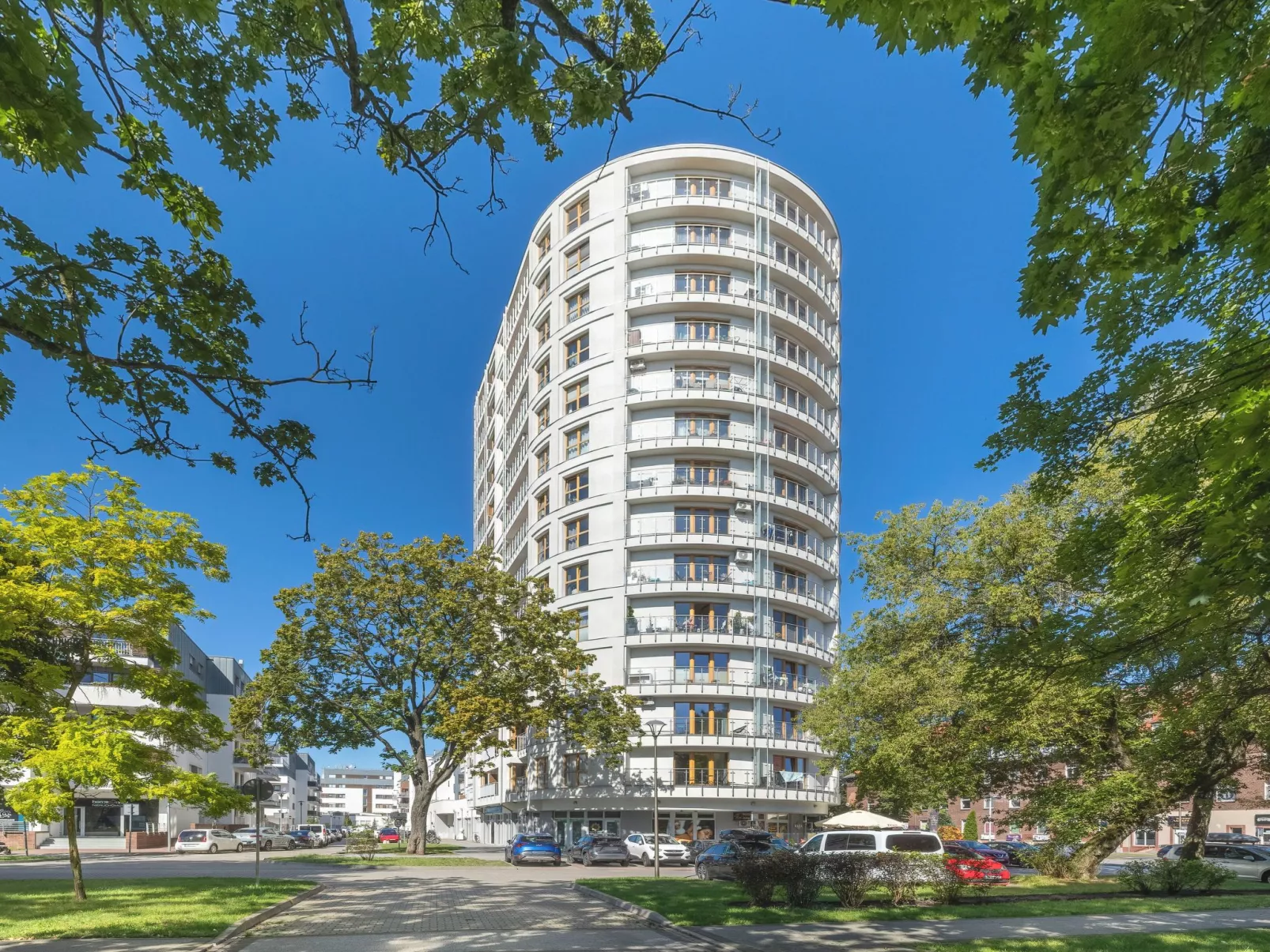 "Platan Tower 113"-Buiten